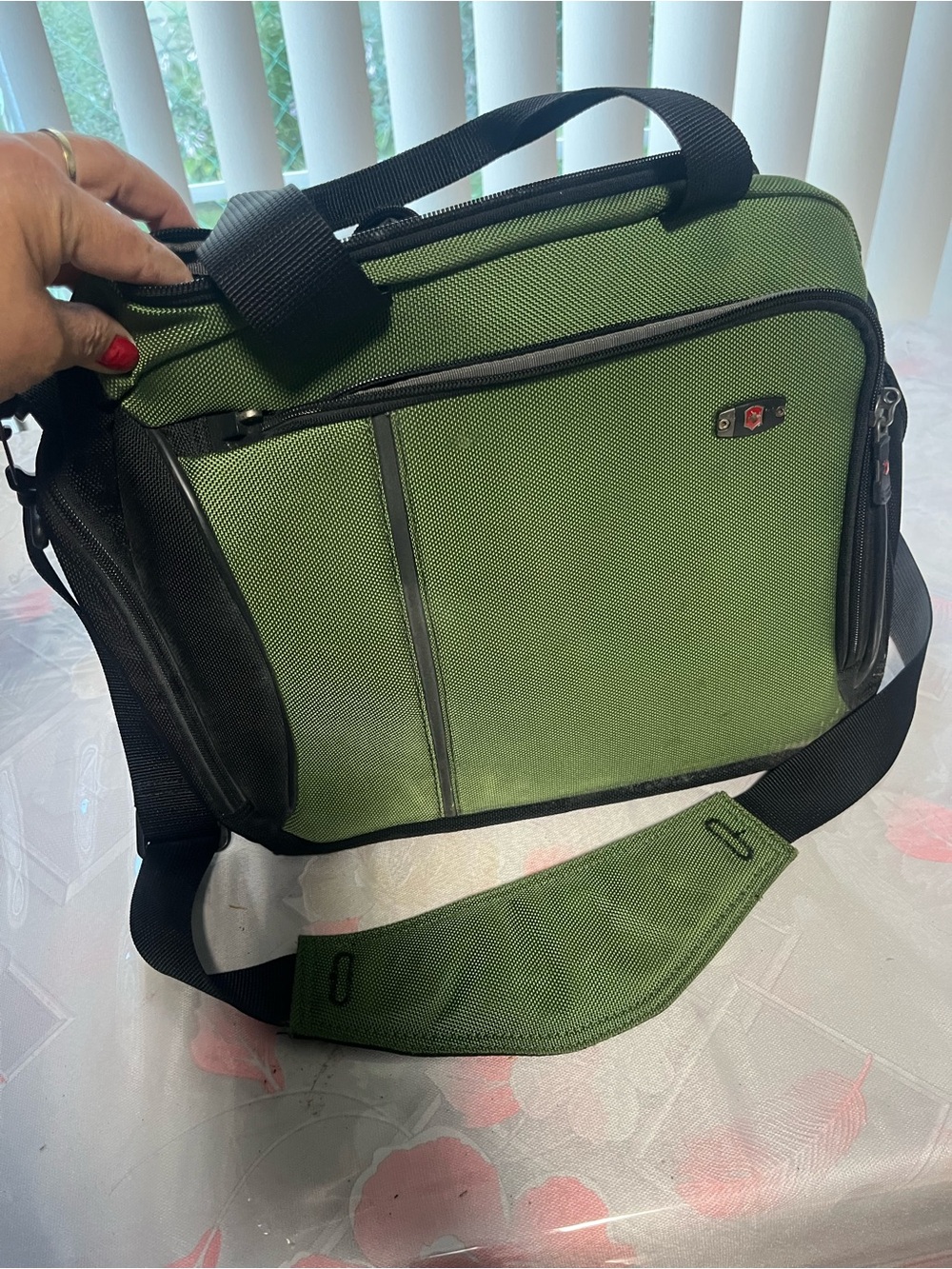 Swiss gear duffel bag Olive Green  with Padded Crossbody Strap